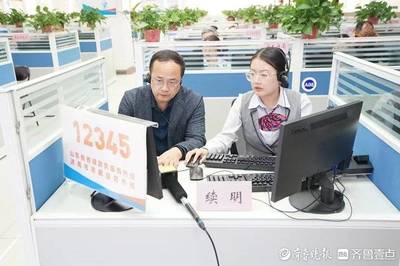 濟(jì)南歷城區(qū)區(qū)長(zhǎng)續(xù)明接聽(tīng)12345熱線 傾聽(tīng)民聲解難題，聚焦咨詢促發(fā)展